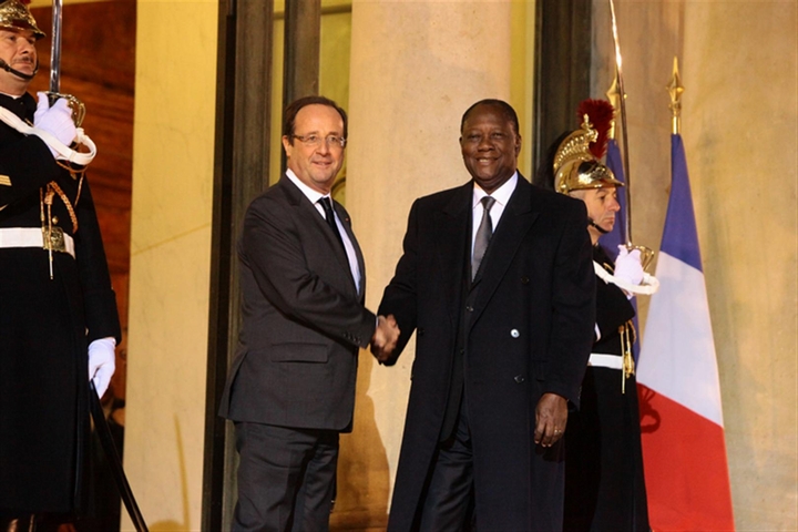 Diplomatie : Alassane Ouattara reçu par Hollande